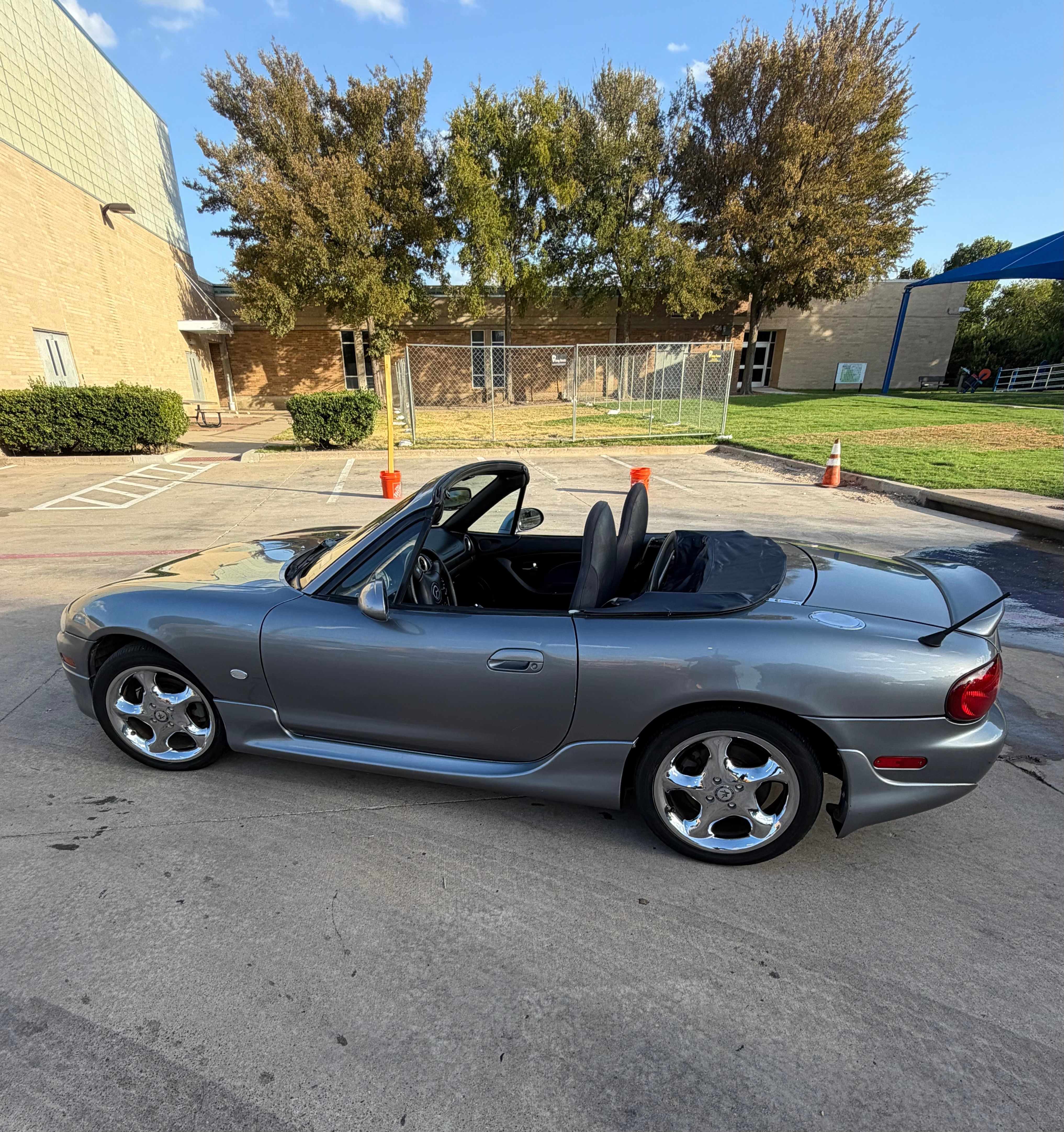 Used 2003 MAZDA MX-5 Miata Shinsen RWD image 6