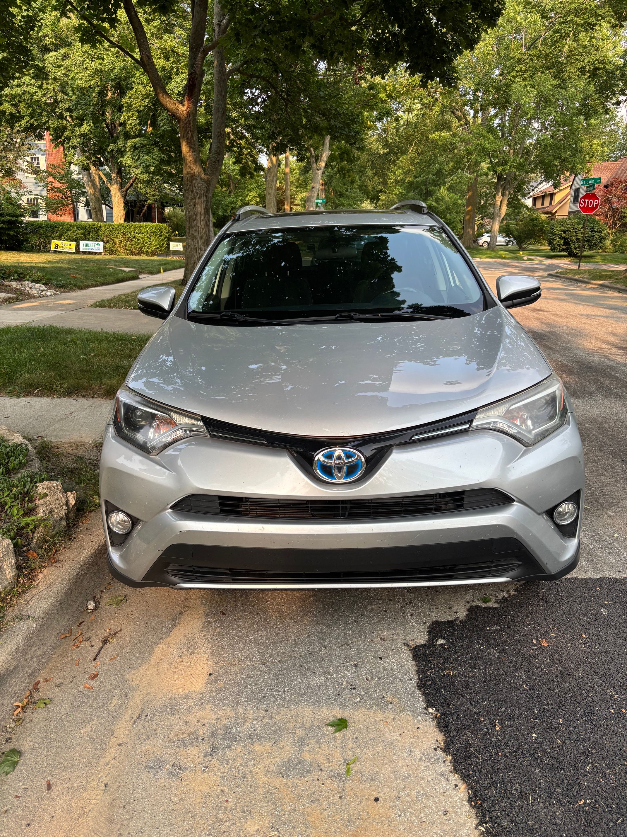 Used 2016 Toyota RAV4 XLE AWD/4WD image 2