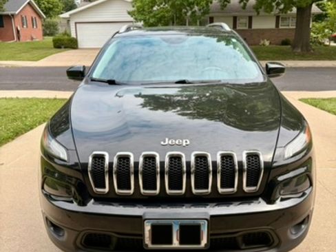 Used 2017 Jeep Cherokee Latitude w/ Safety/Convenience Group FWD image 4