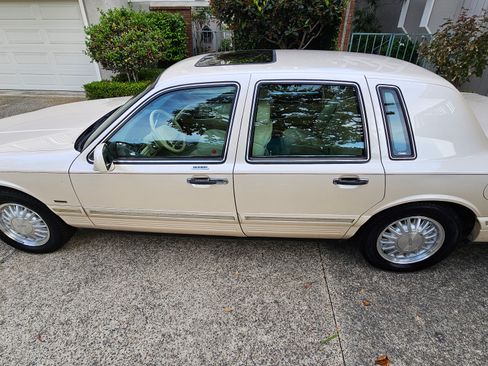 Used 1995 Lincoln Town Car Cartier RWD image 21