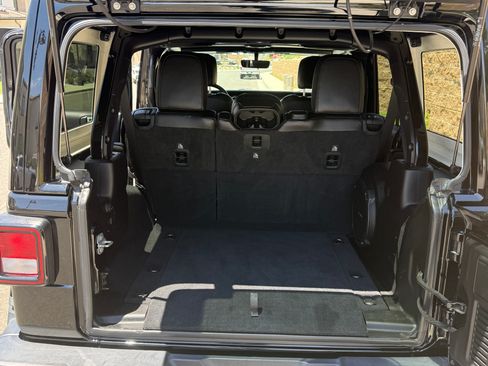 Used 2019 Jeep Wrangler Unlimited Sahara AWD/4WD image 5