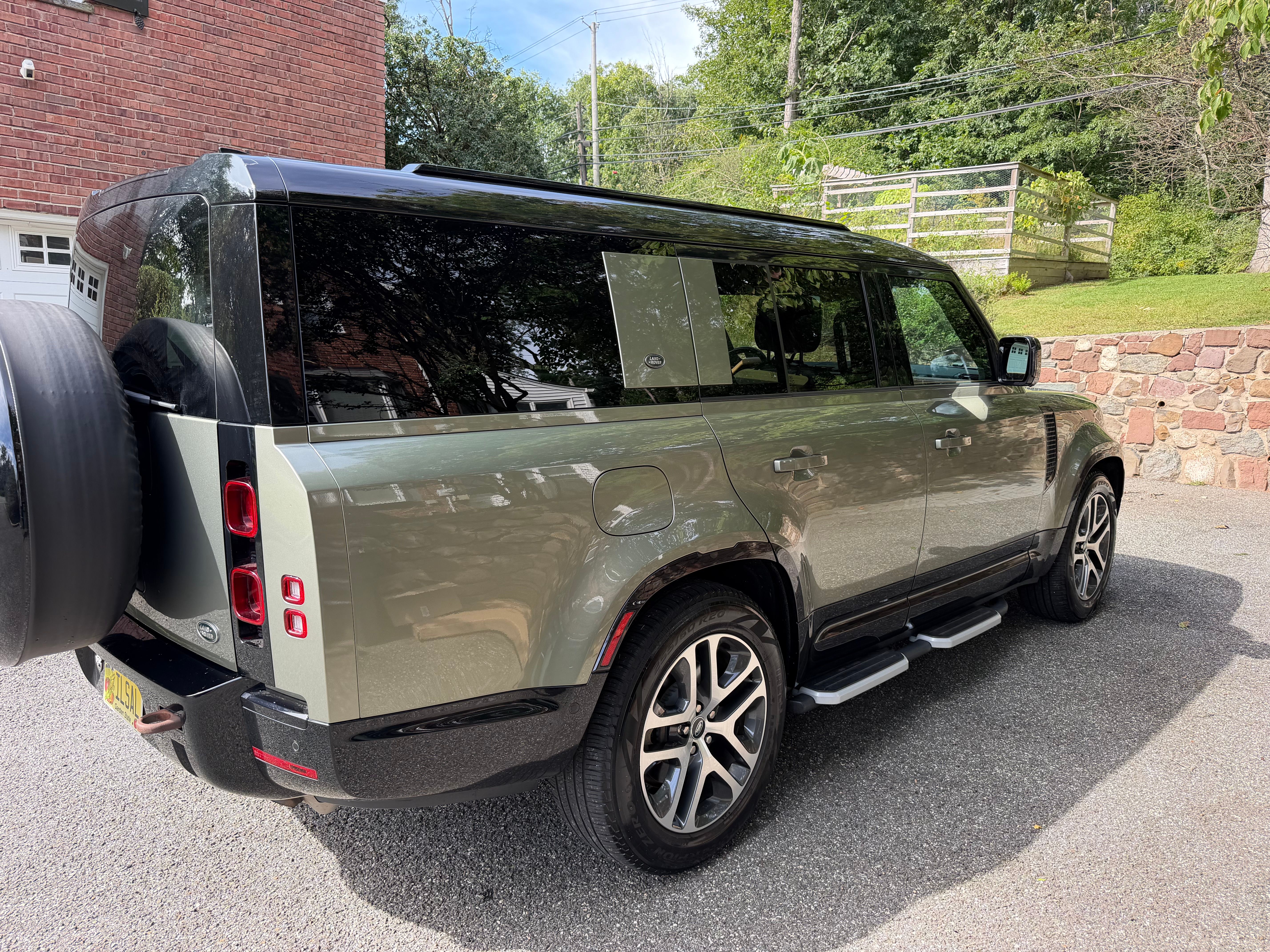 Used 2023 Land Rover Defender 130 X-Dynamic SE AWD/4WD image 8