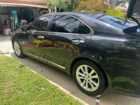 Used 2010 Lexus ES 350 FWD image 2