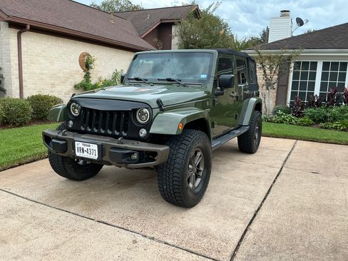 Used 2016 Jeep Wrangler Unlimited Sahara AWD/4WD image 2
