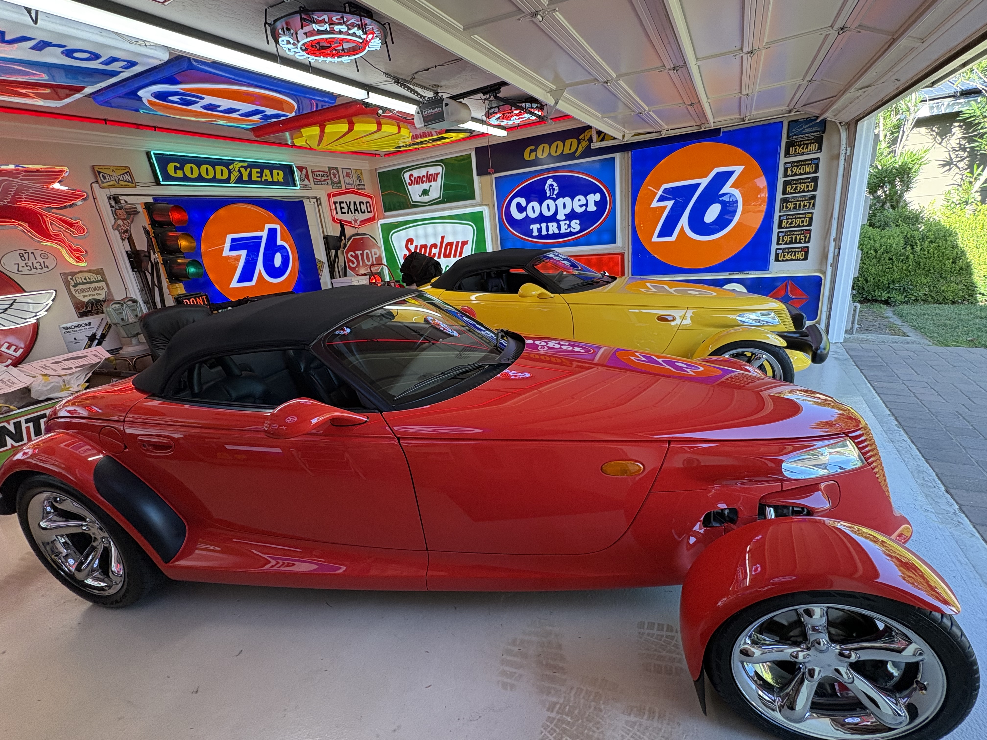 Used 2002 Chrysler Prowler RWD image 30