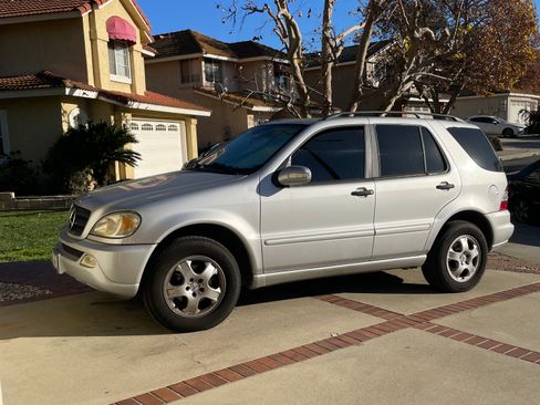Used 2004 Mercedes-Benz ML 350 ML 350 Sport Utility 4D image 1