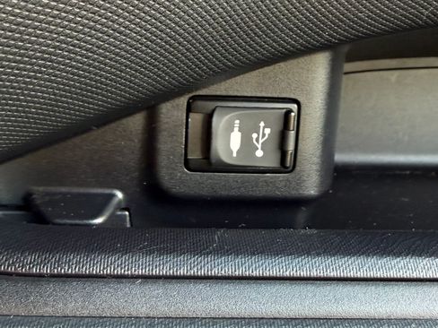 Used 2018 Toyota Prius C Three image 25