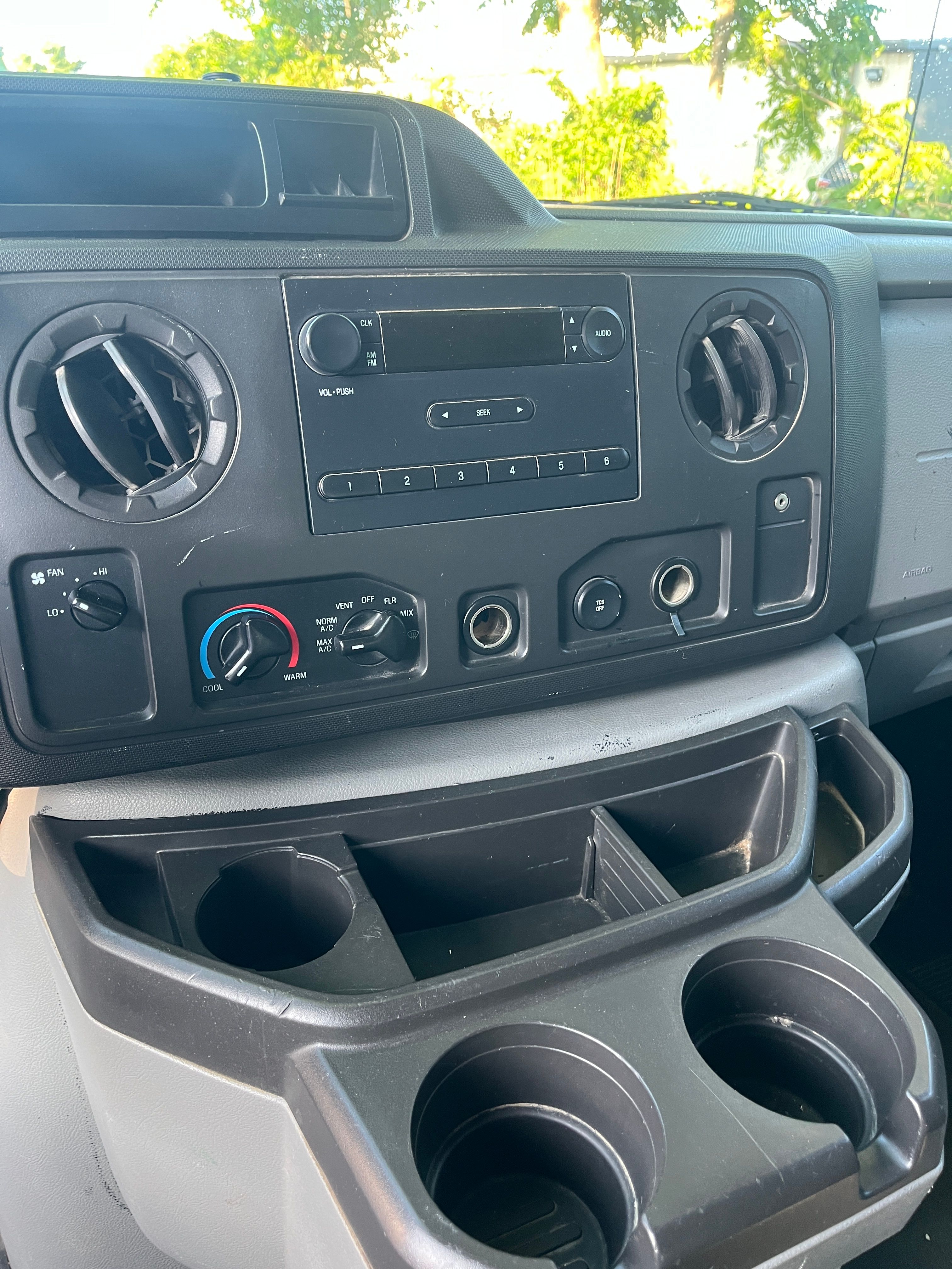 Used 2014 Ford E-150 and Econoline 150 w/ Power Group RWD image 9