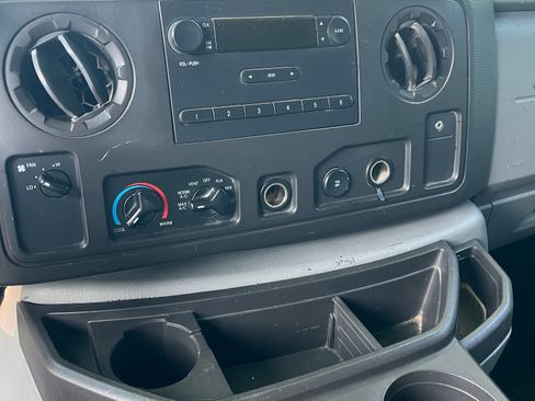 Used 2014 Ford E-150 and Econoline 150 w/ Power Group RWD image 9