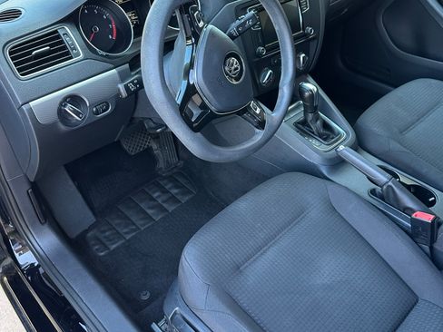 Used 2016 Volkswagen Jetta SE FWD image 1