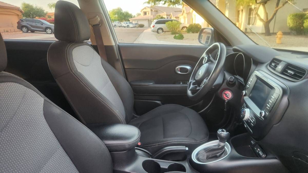 Used 2018 Kia Soul + FWD image 12