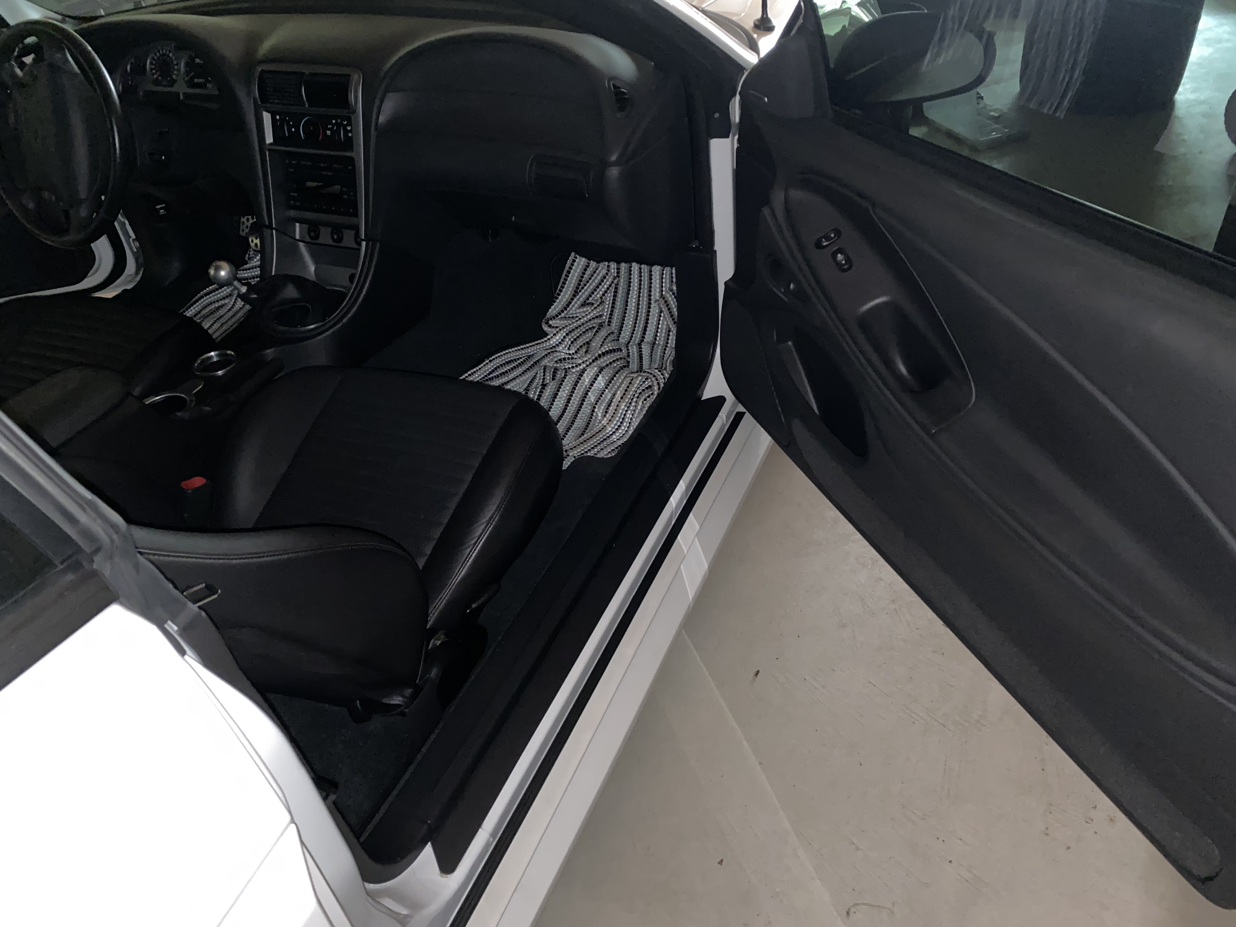 Used 2004 Ford Mustang Mach 1 RWD image 12
