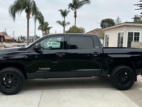 Used 2014 Toyota Tundra SR5 w/ SR5 Upgrade Package image 8