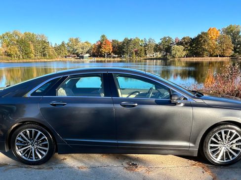Used 2019 Lincoln MKZ Reserve image 1