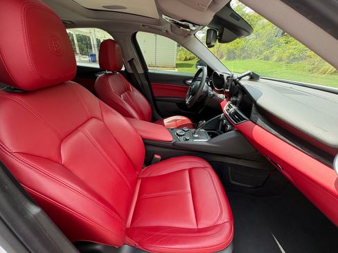 Used 2019 Alfa Romeo Giulia w/ Quick Order Package 22K Sport RWD image 24