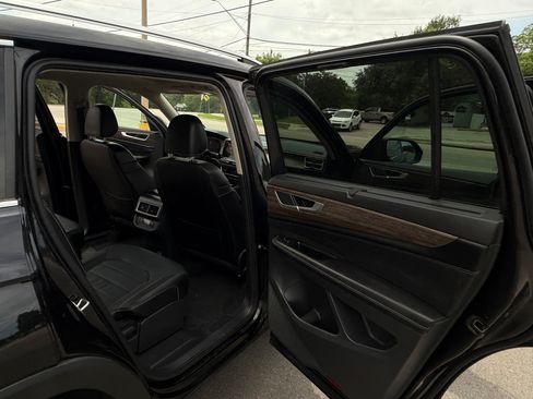 Used 2024 Volkswagen Atlas SEL AWD/4WD image 19