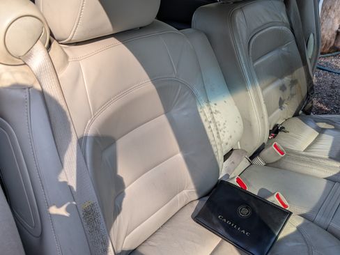 Used 2000 Cadillac De Ville Sedan w/ Comfort/Convenience Pkg image 9