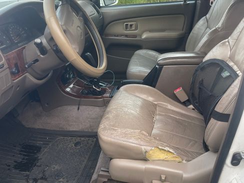 Used 2000 Toyota 4Runner Limited image 4