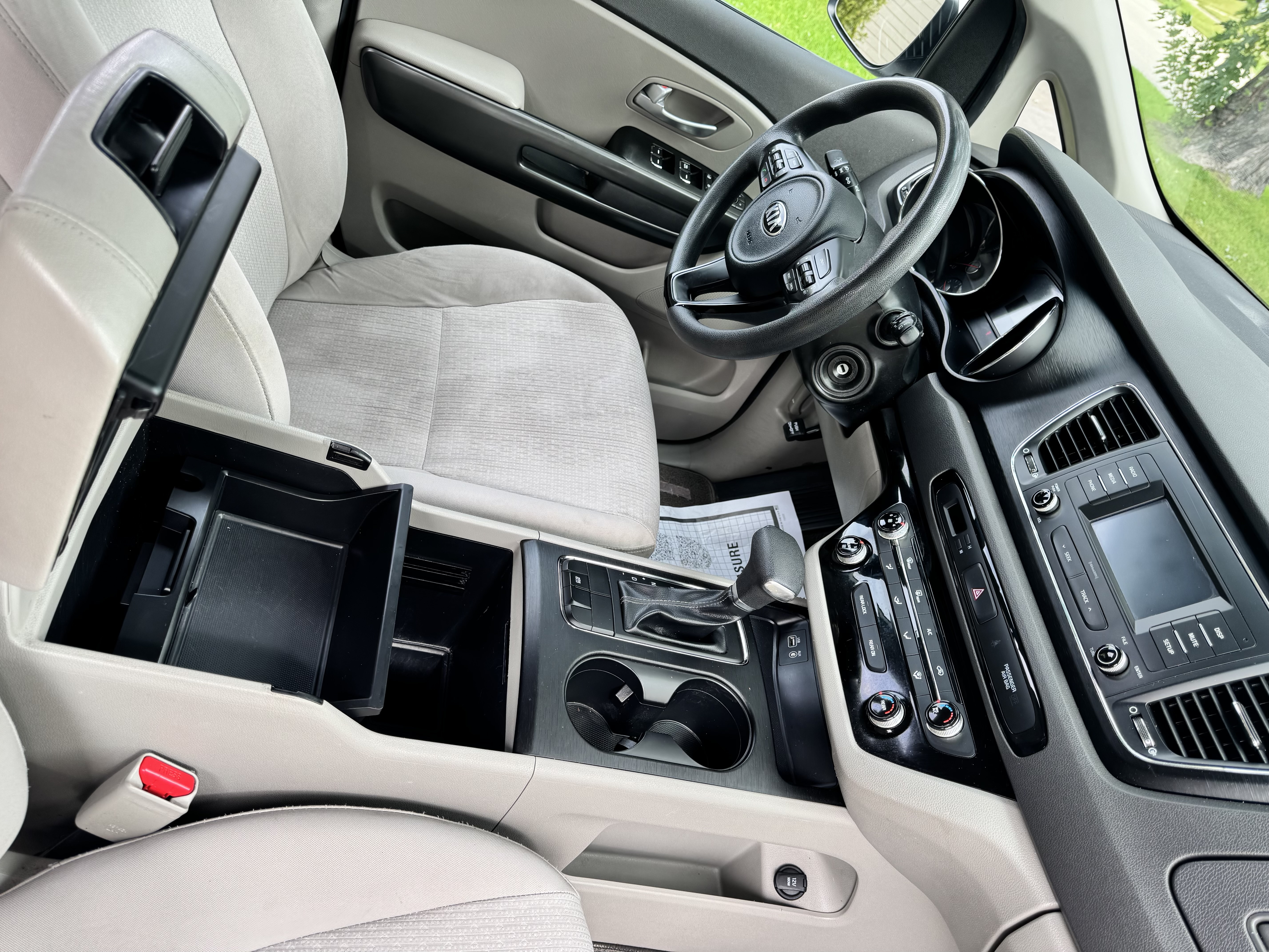 Used 2018 Kia Sedona L FWD image 22