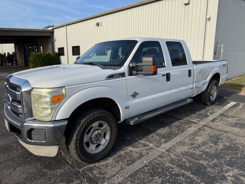 Used 2011 Ford F250 XLT w/ XLT Interior Pkg image 4