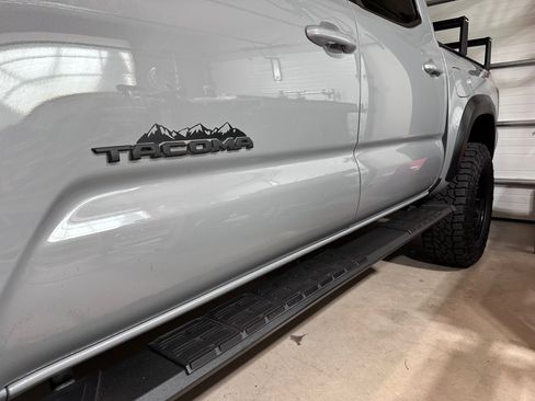 Used 2018 Toyota Tacoma TRD Off-Road image 14