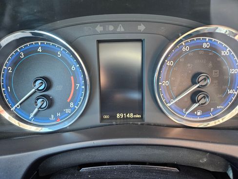 Used 2019 Toyota Corolla SE image 2