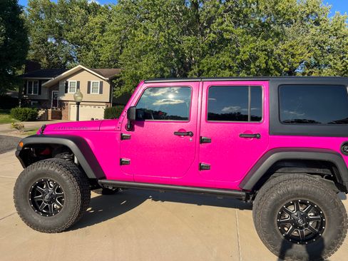 Used 2017 Jeep Wrangler Unlimited Rubicon w/ Connectivity Group image 13