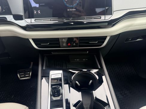 Used 2025 Volkswagen Atlas Cross Sport SEL Premium R-Line image 10