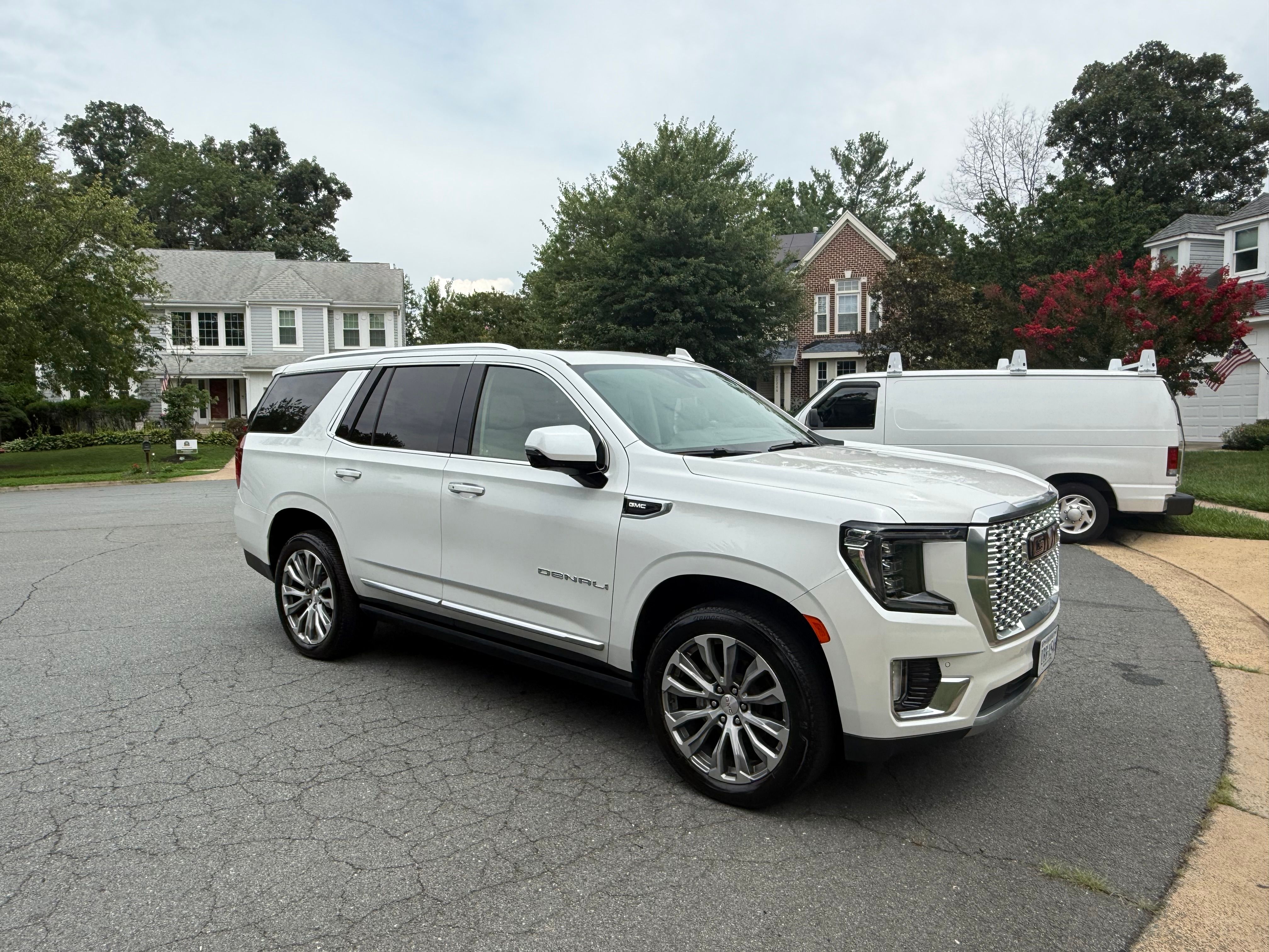 Used 2021 GMC Yukon Denali w/ LPO, Illumination Package AWD/4WD image 4