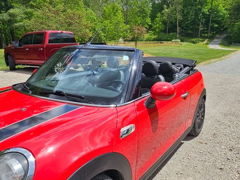 Used 2019 MINI Cooper S w/ Signature Upholstery Package FWD image 2