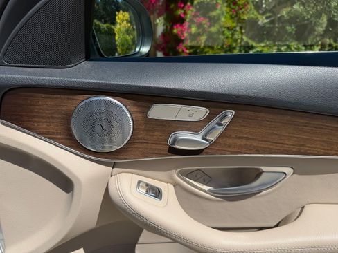 Used 2019 Mercedes-Benz C 300 Sedan image 9