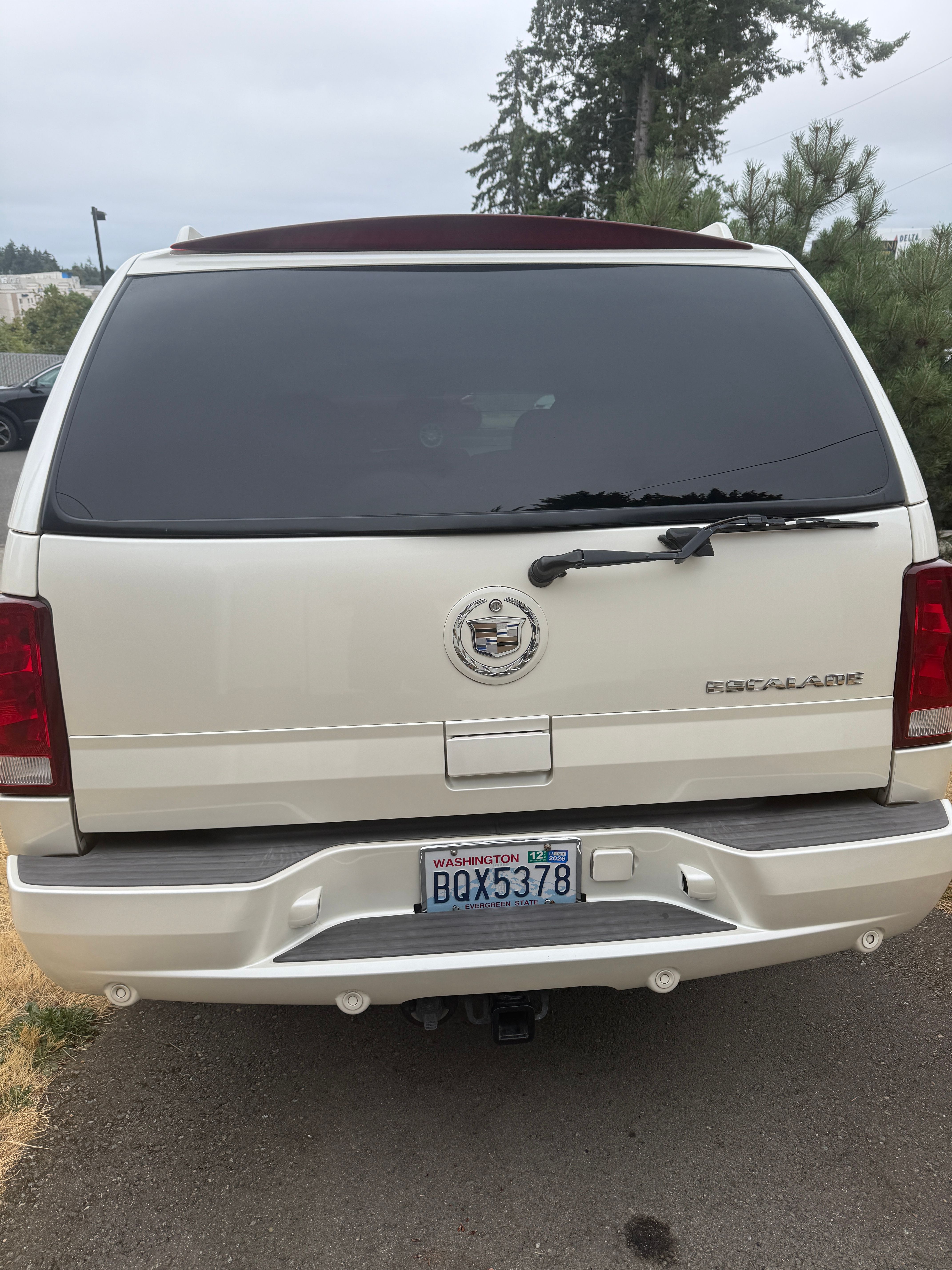 Used 2002 Cadillac Escalade AWD image 2