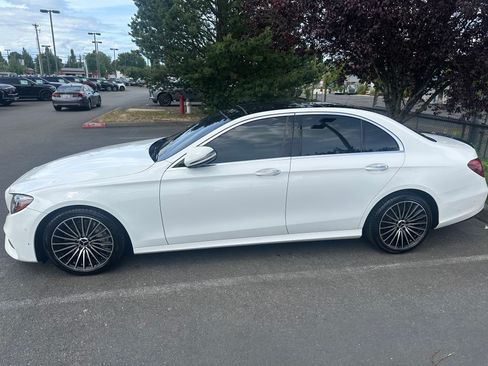 Used 2017 Mercedes-Benz E 300 image 1
