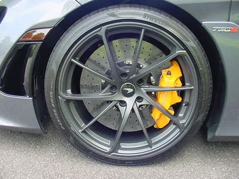 Used 2024 McLaren 750S Spider RWD image 18