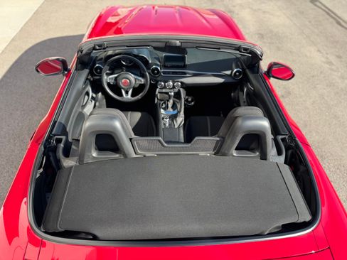 Used 2018 FIAT 124 Spider Abarth w/ Convenience Group image 11