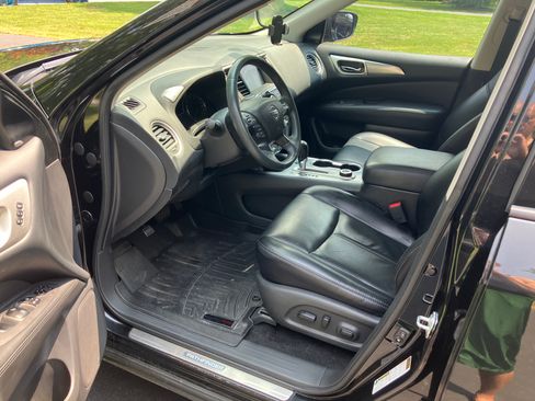 Used 2018 Nissan Pathfinder SL w/ Midnight Edition Package image 6