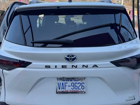 Used 2023 Toyota Sienna XLE FWD image 12
