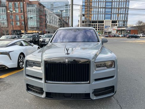 Used 2019 Rolls-Royce Cullinan image 2