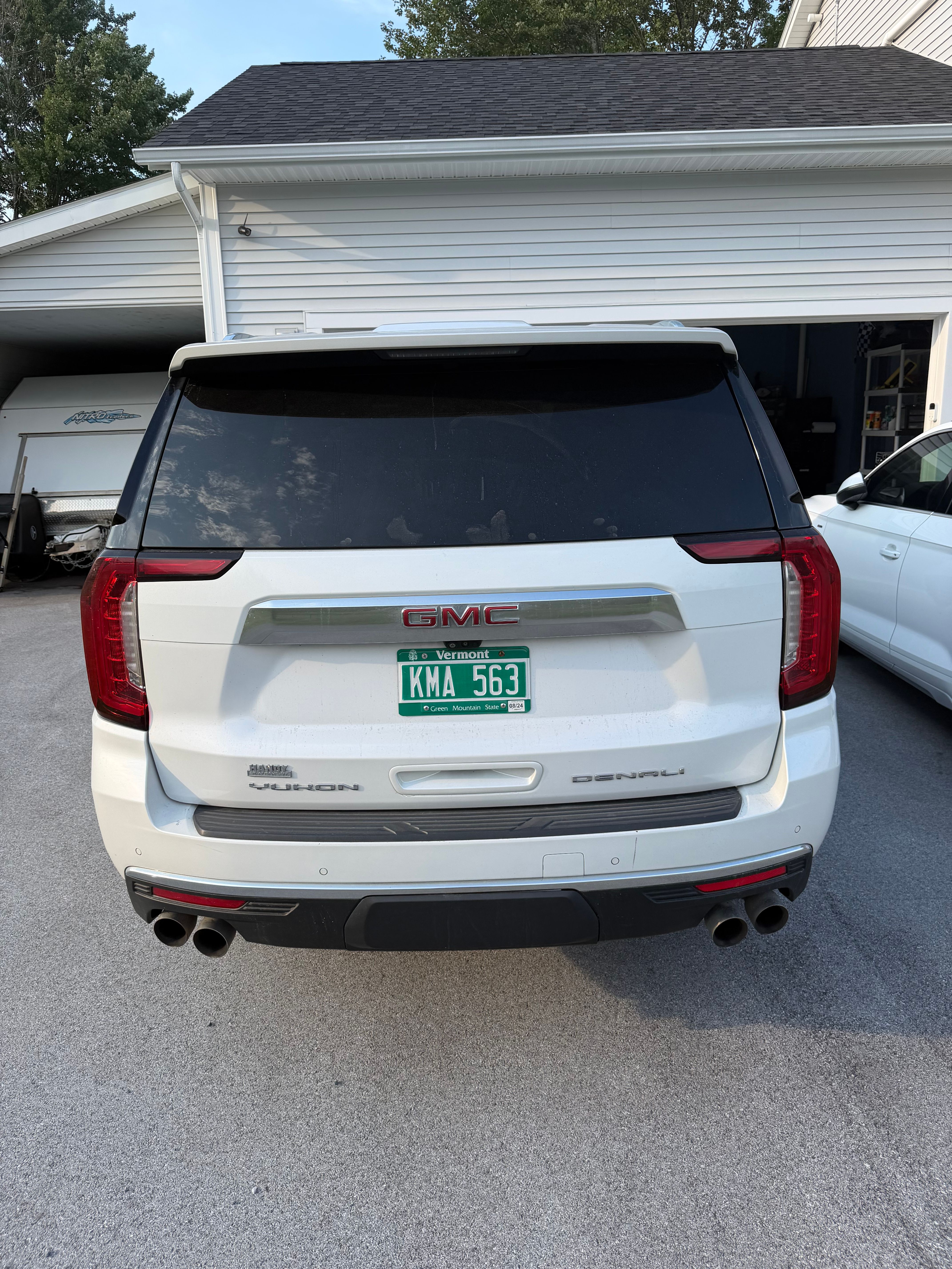 Used 2021 GMC Yukon Denali w/ Denali Premium Package AWD/4WD image 5