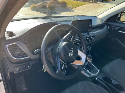 Used 2021 Kia Seltos LX image 13
