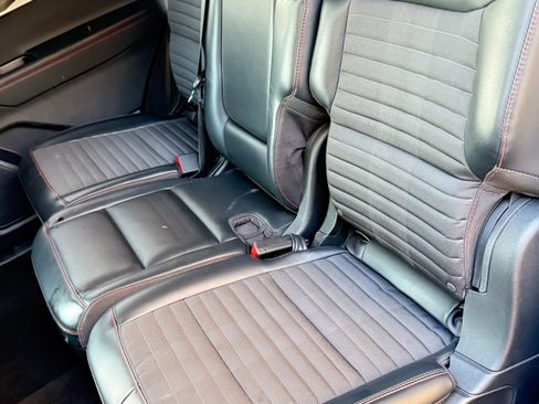 Used 2025 Ford Explorer ST-Line w/ ST-Line Street Pack image 6