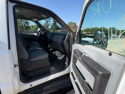 Used 2014 Ford F250 XL w/ Power Equipment Group AWD/4WD image 14