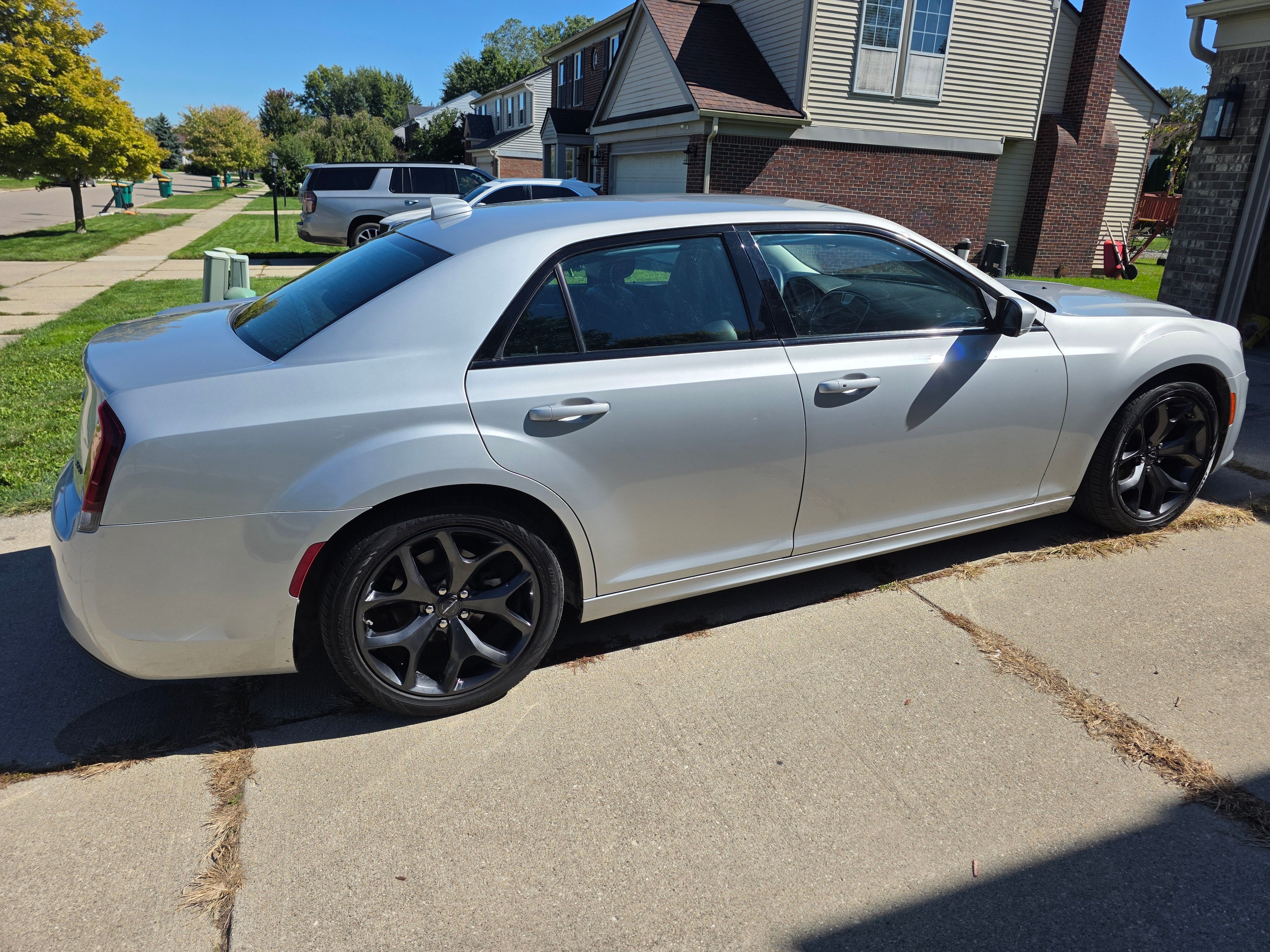 Used 2022 Chrysler 300 Touring L w/ Safetytec Plus Group RWD image 8