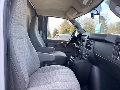 Used 2021 Chevrolet Express 3500 w/ Power Convenience Package image 14