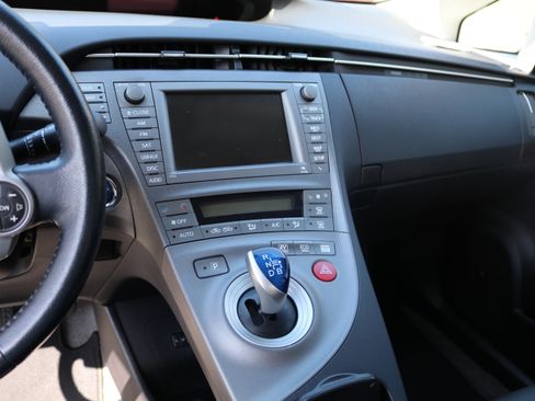 Used 2015 Toyota Prius Four w/ Deluxe Solar Roof Package FWD image 26