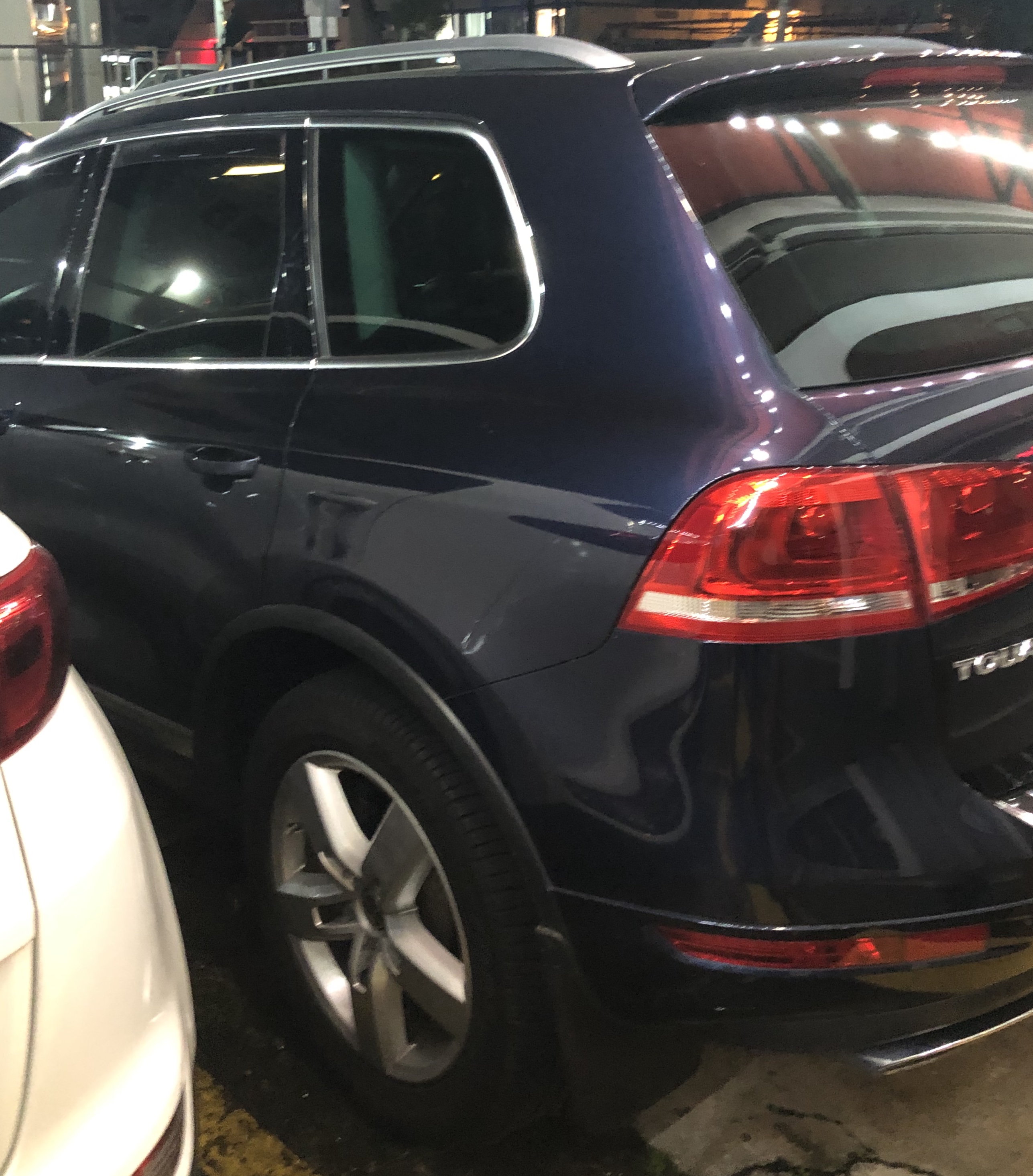 Used 2014 Volkswagen Touareg Executive AWD/4WD image 6