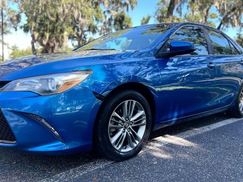 Used 2017 Toyota Camry SE w/ Moonroof Package image 4
