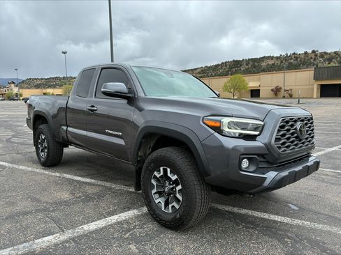 Used 2022 Toyota Tacoma TRD Off-Road w/ TRD Premium Off Road Package image 1