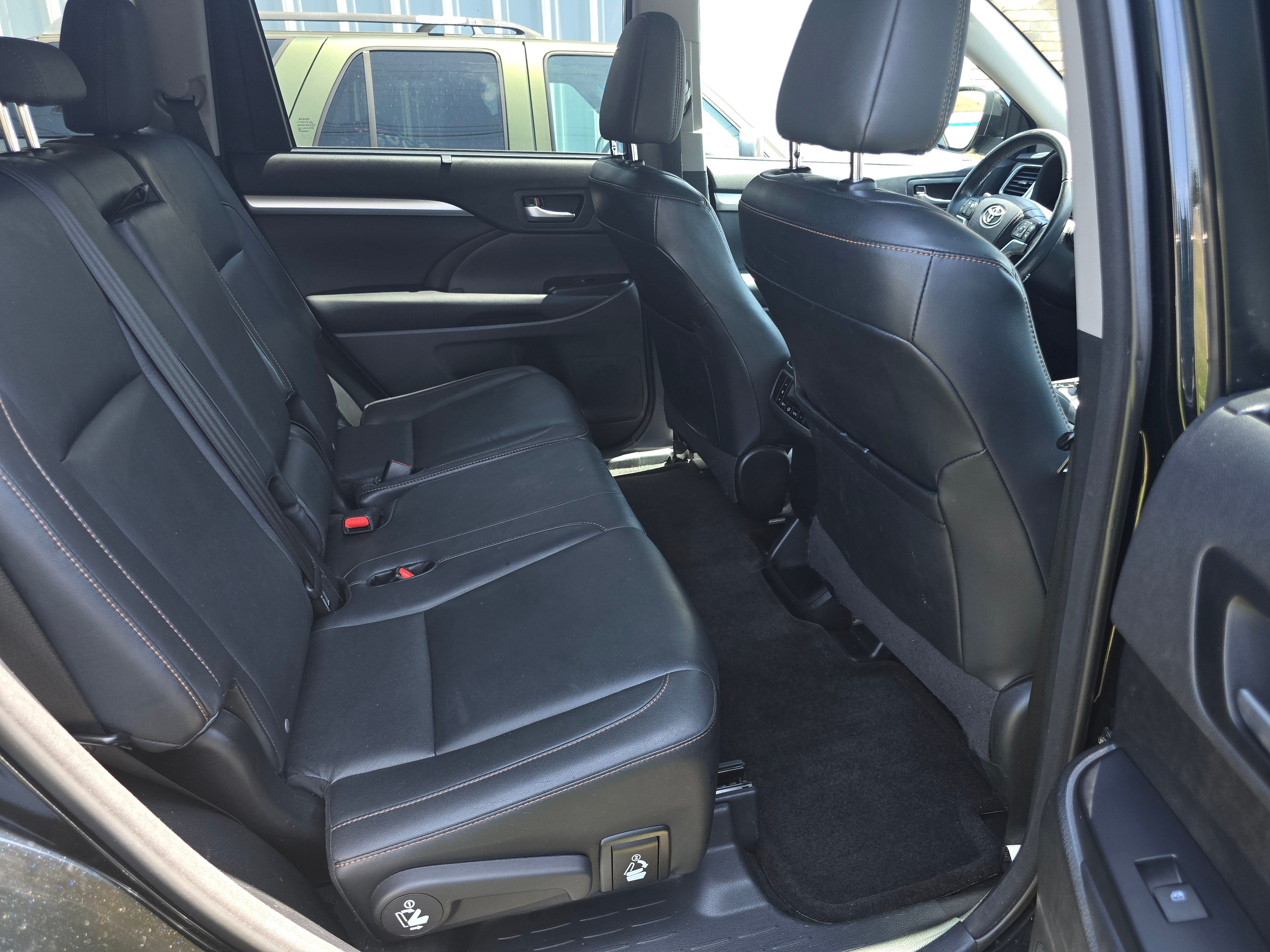 Used 2015 Toyota Highlander XLE FWD image 15