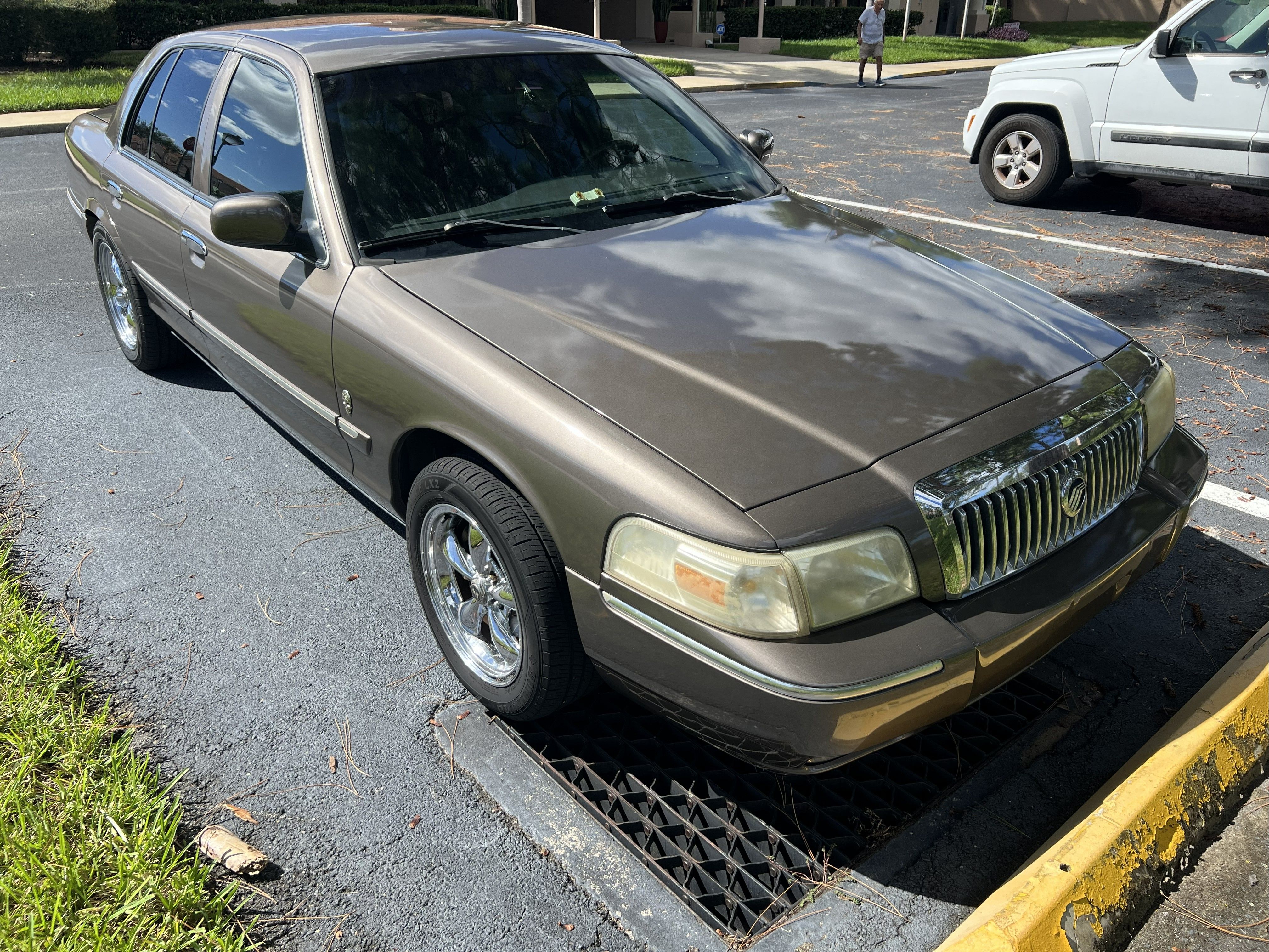 Used 2006 Mercury Grand Marquis LS RWD image 2